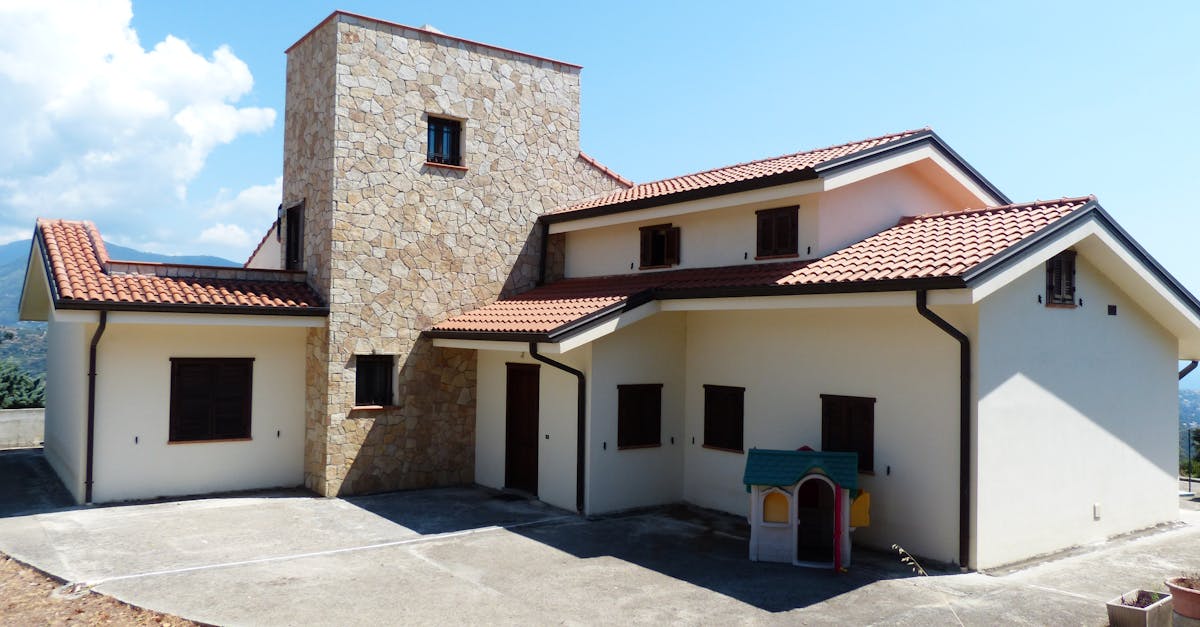 Choosing the Right Colour for Asphalt Roofing in the UK