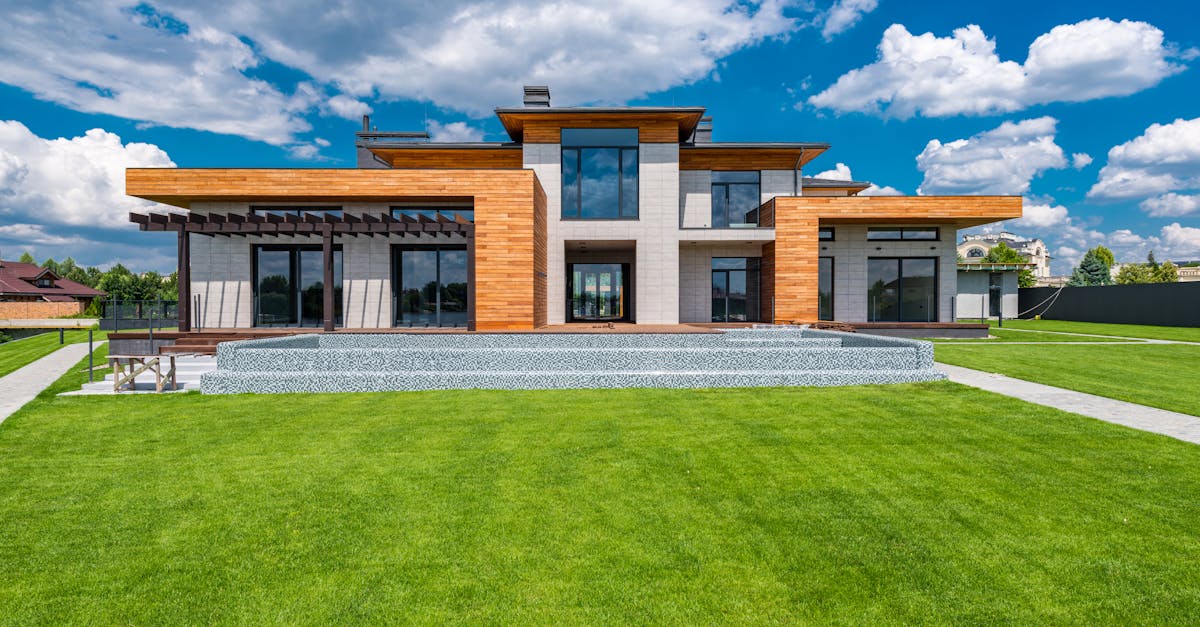 Choosing the Right Wood Shingle Roofing for UK Climate